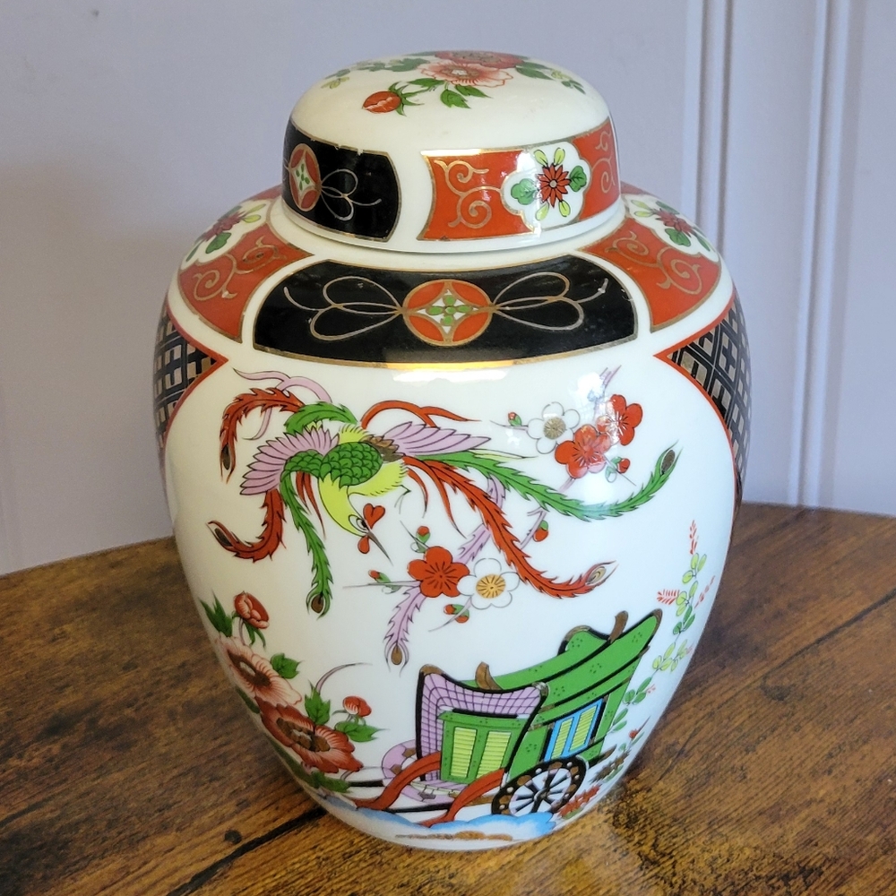 Vintage Japanese Imari hand painted porcelain ginger jar